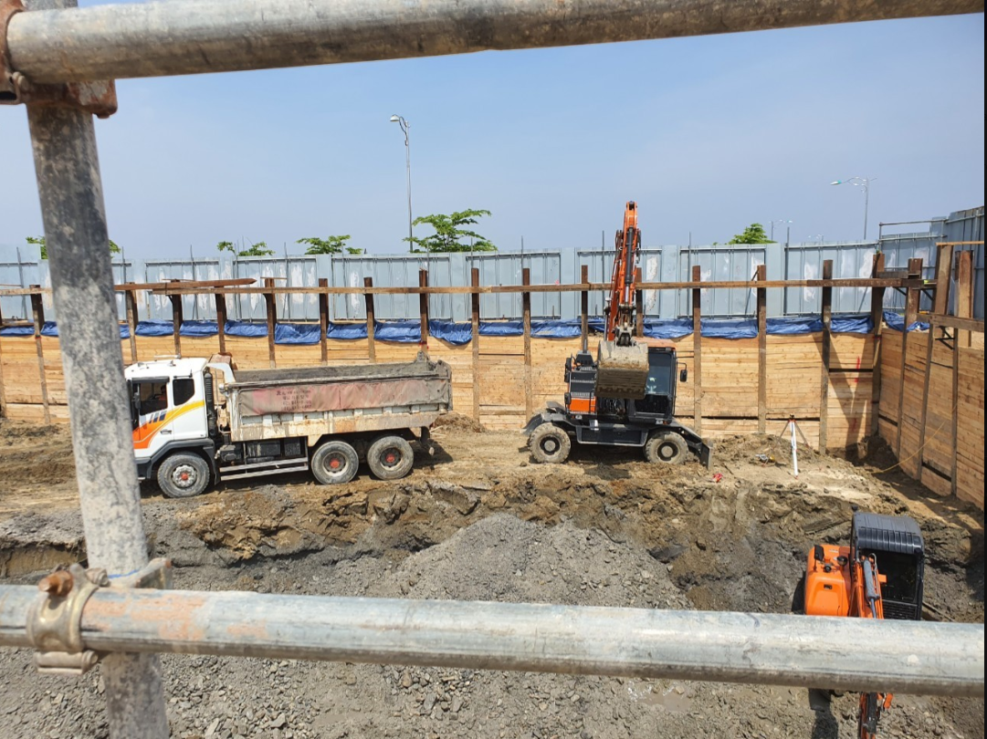 Gochang civil engineering site excavation in progress [첨부 이미지1]